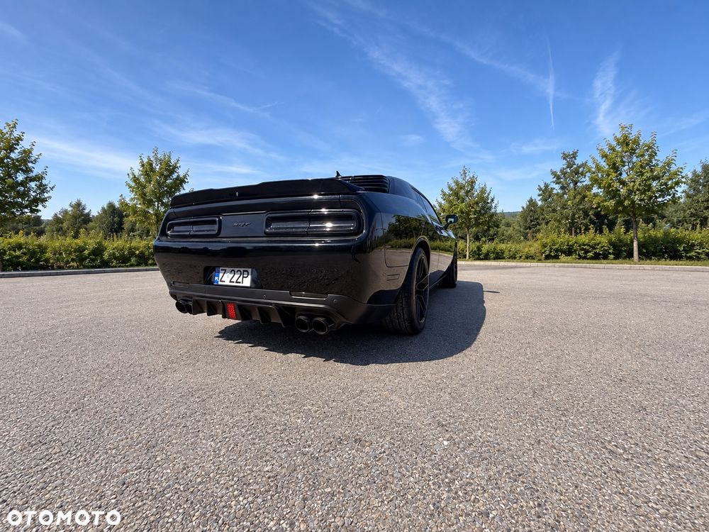 Dodge Challenger - 11