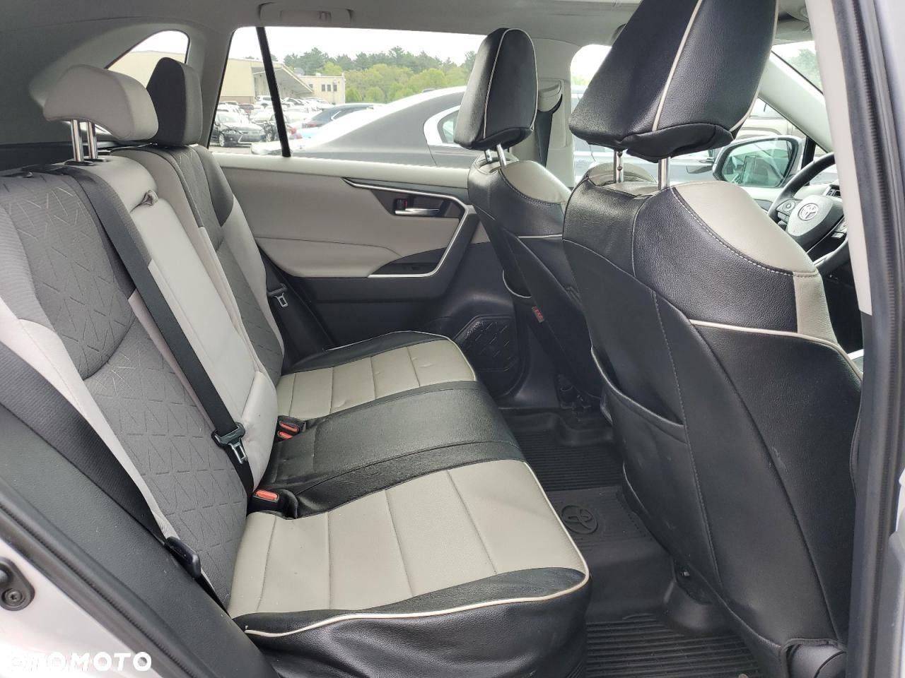 Toyota RAV4 - 10