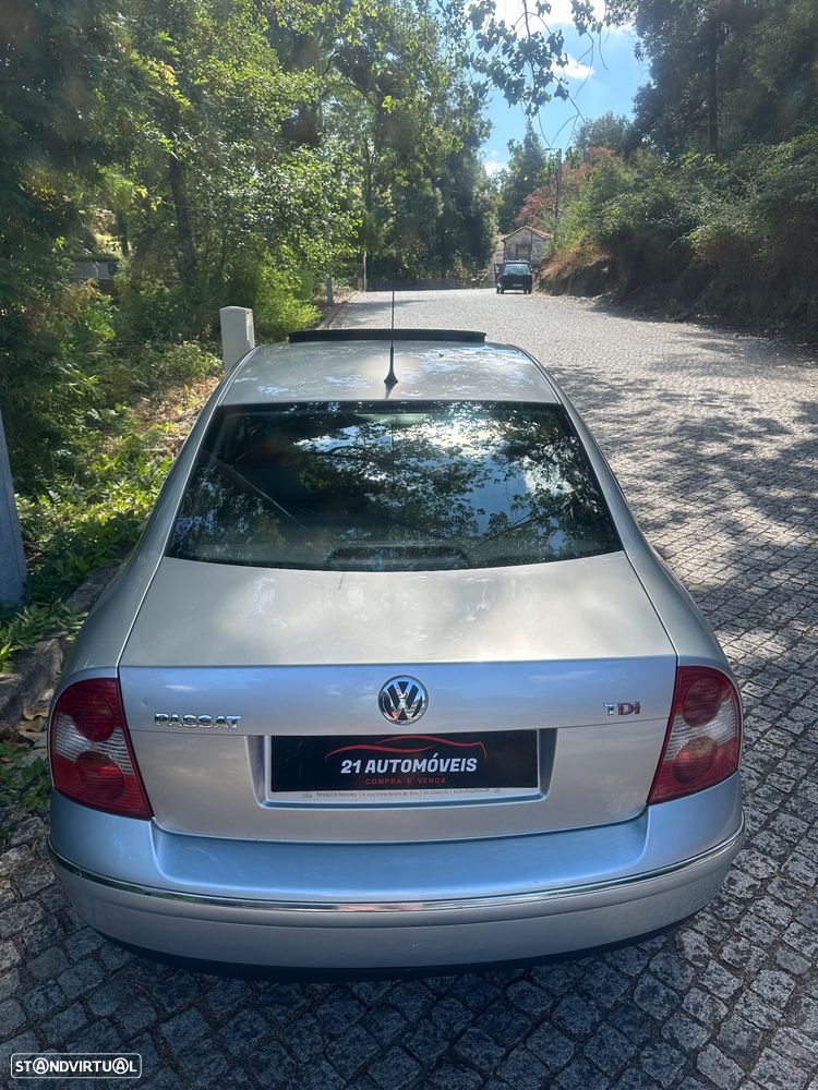 VW Passat 1.9 TDi Highline Tip - 13