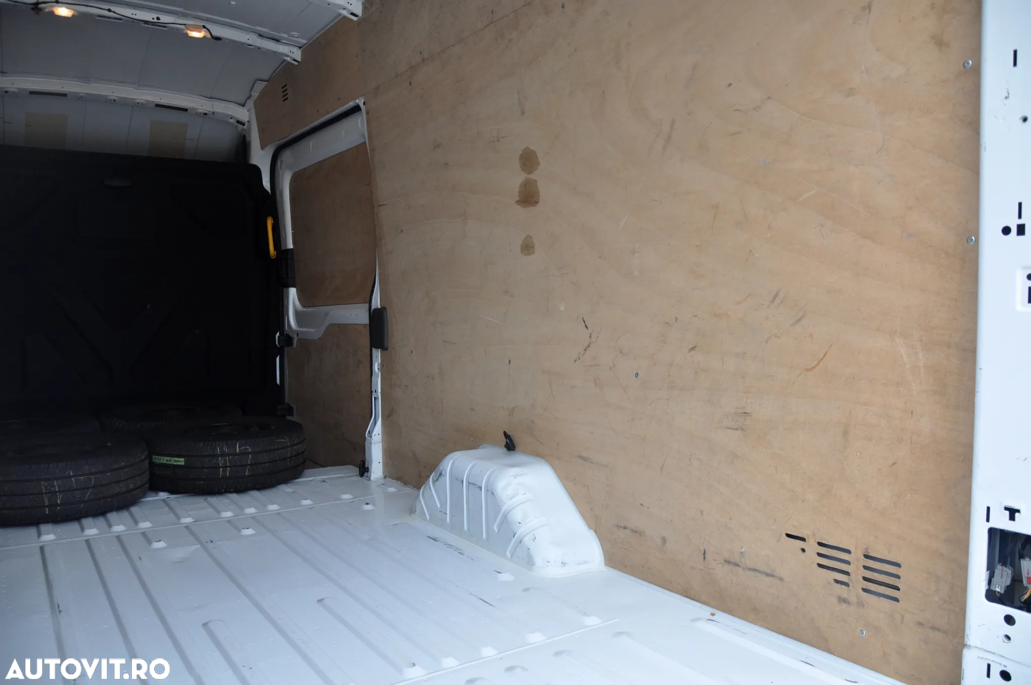 Ford Transit L4H3 Van - 11