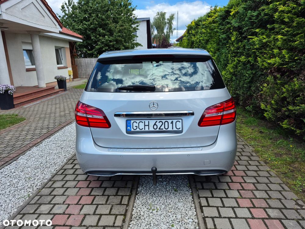 Mercedes-Benz Klasa B 180 7G-DCT UrbanStyle Edition - 16