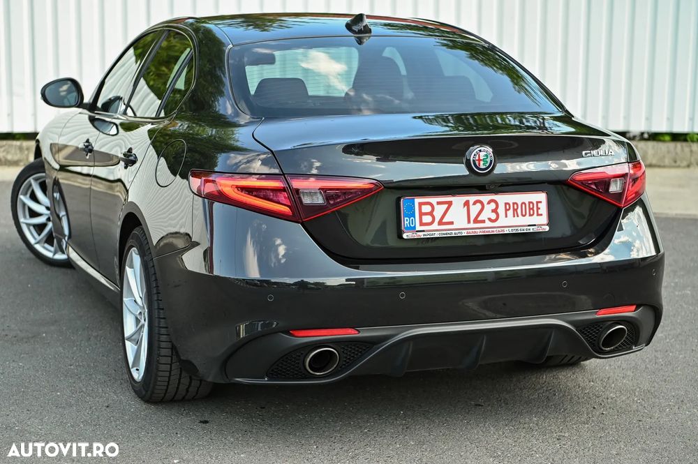 Alfa Romeo Giulia 2.0 Turbo RWD AT8 Super - 36