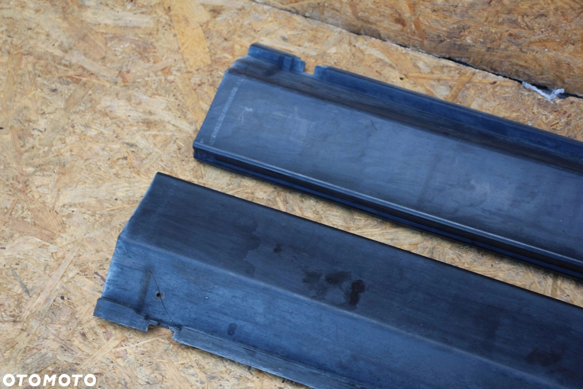 Listwy nakładki na progi plastikowe BMW 7 e32 oryginalne komplet - 4