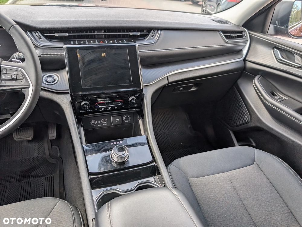 Jeep Grand Cherokee - 26