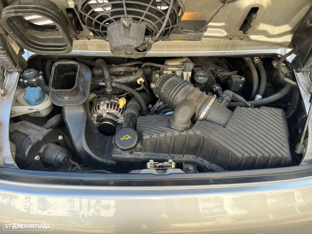 Porsche 911 (996) Carrera - 18