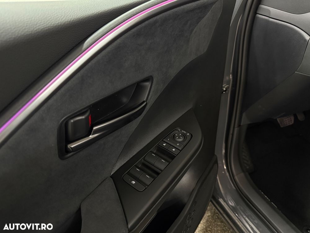 Toyota C-HR 2.0 HEV 197 CP 4x2 CVT Luxury - 16