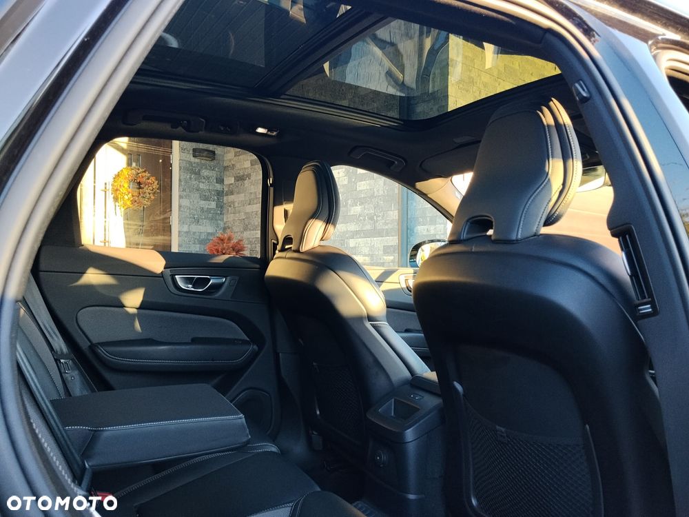 Volvo XC 60 T6 AWD Long Range Plus Dark - 25