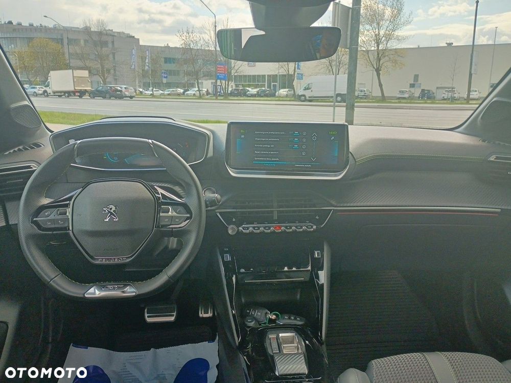Peugeot 208 - 10