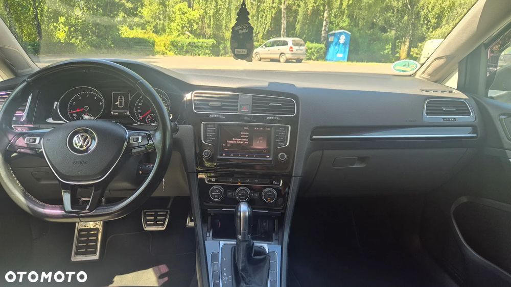Volkswagen Golf - 10