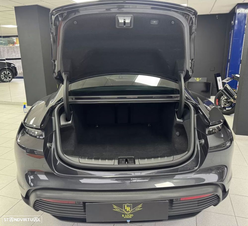 Porsche Taycan Standard - 33