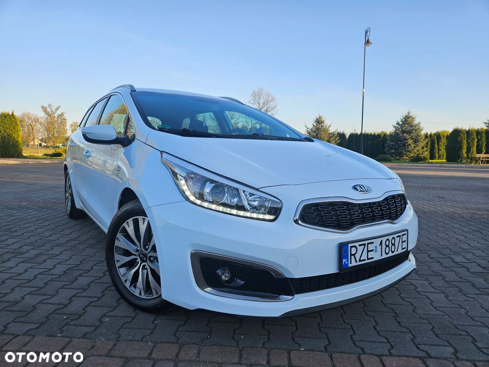 Kia Ceed 1.6 CRDi 136 ISG Dream-Team Edition - 4