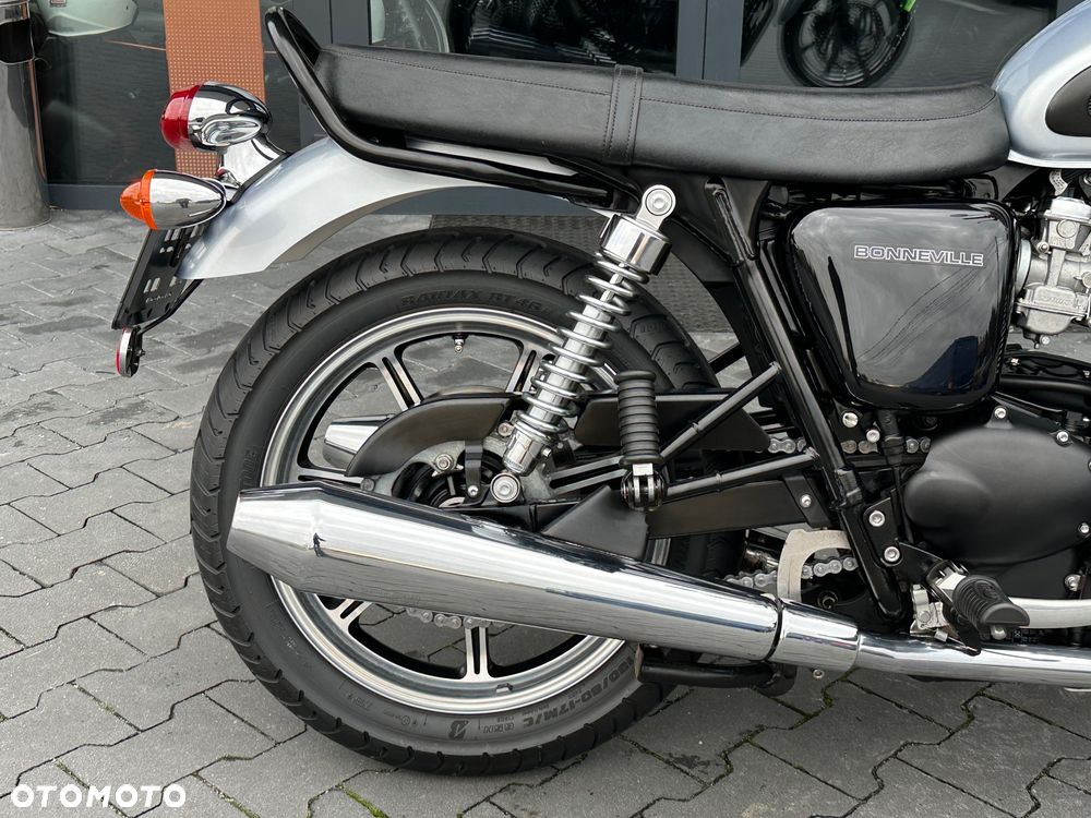 Triumph Bonneville - 6