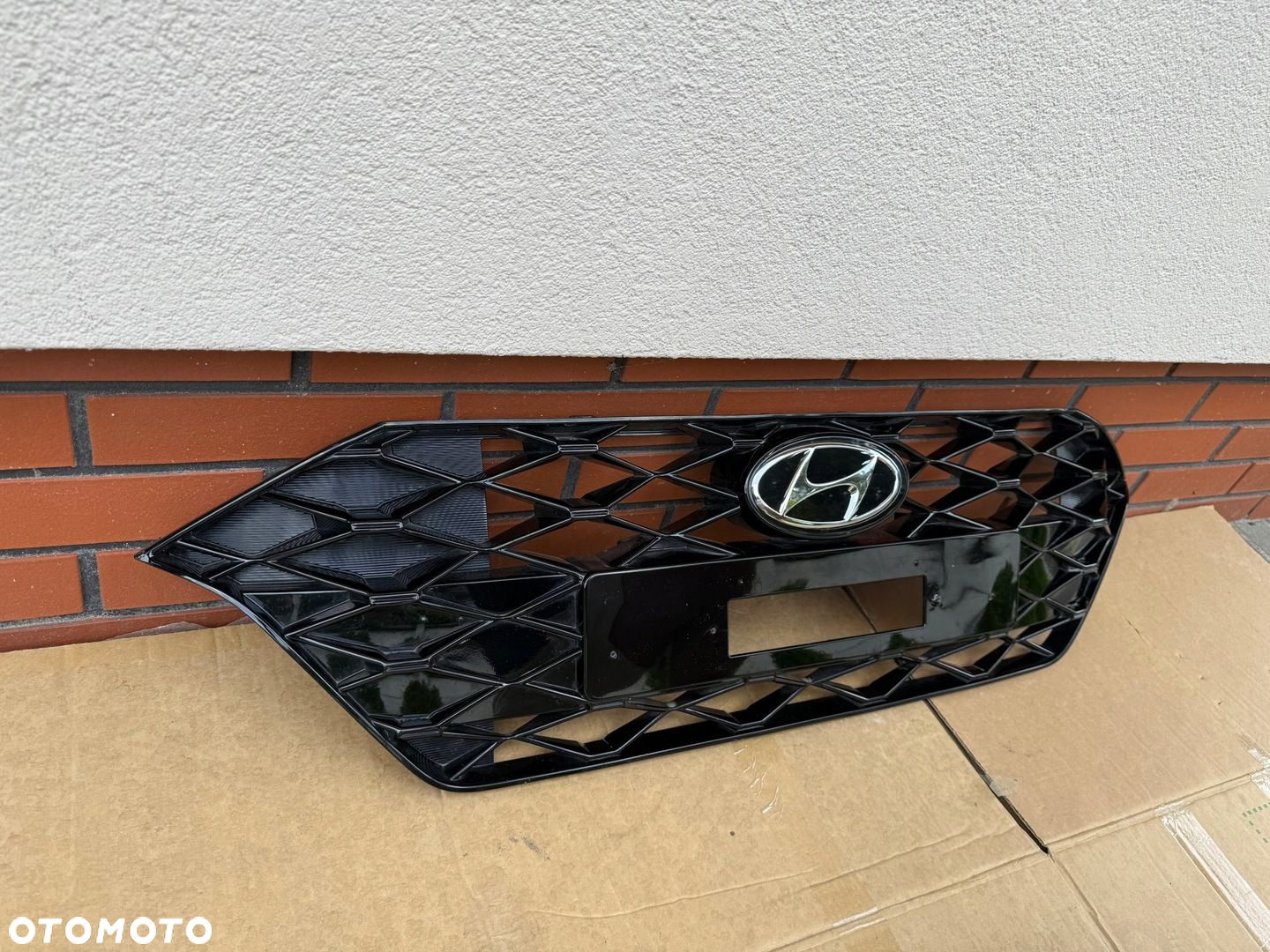 Hyundai i20 III 2019- grill polysk szklany znaczek pod radar - 4