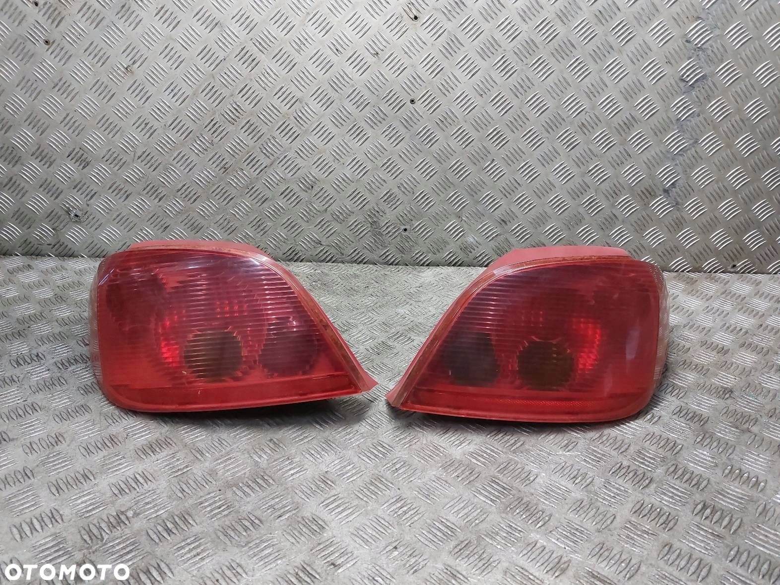 LAMPA LEWY TYŁ + PRAWY TYŁ PEUGEOT 307 I HB 5D - 1