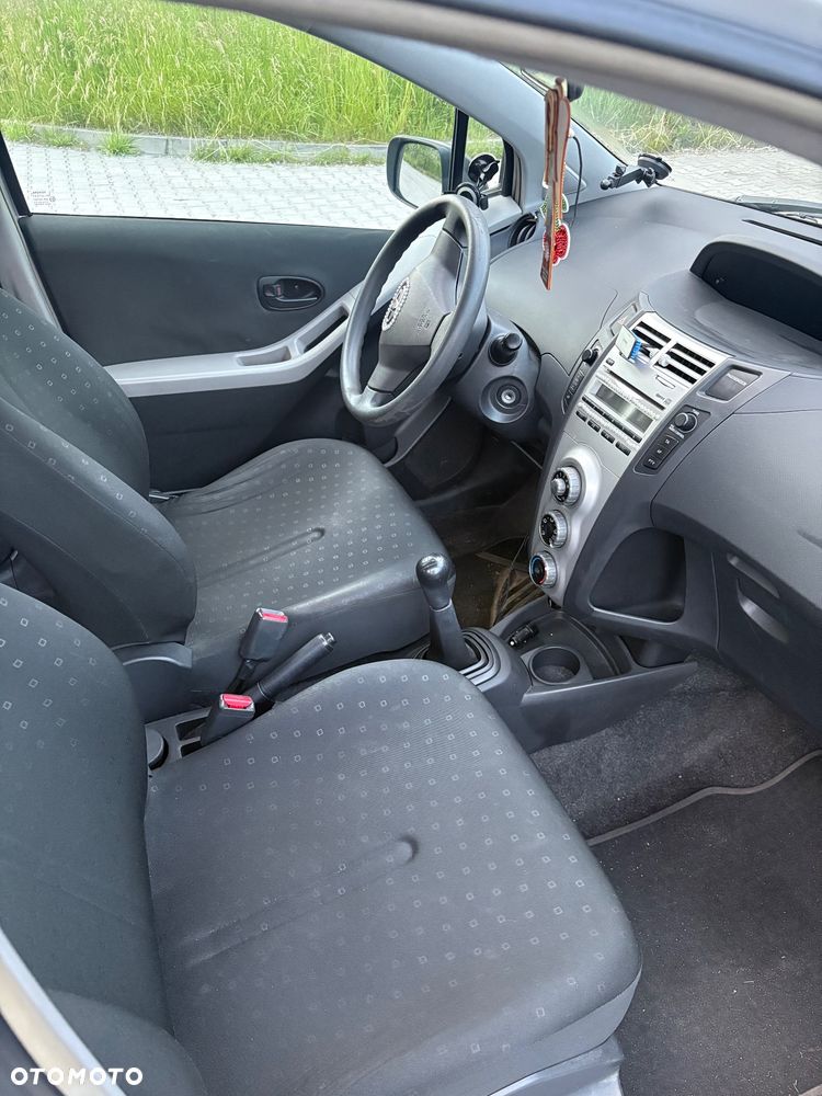 Toyota Yaris - 5