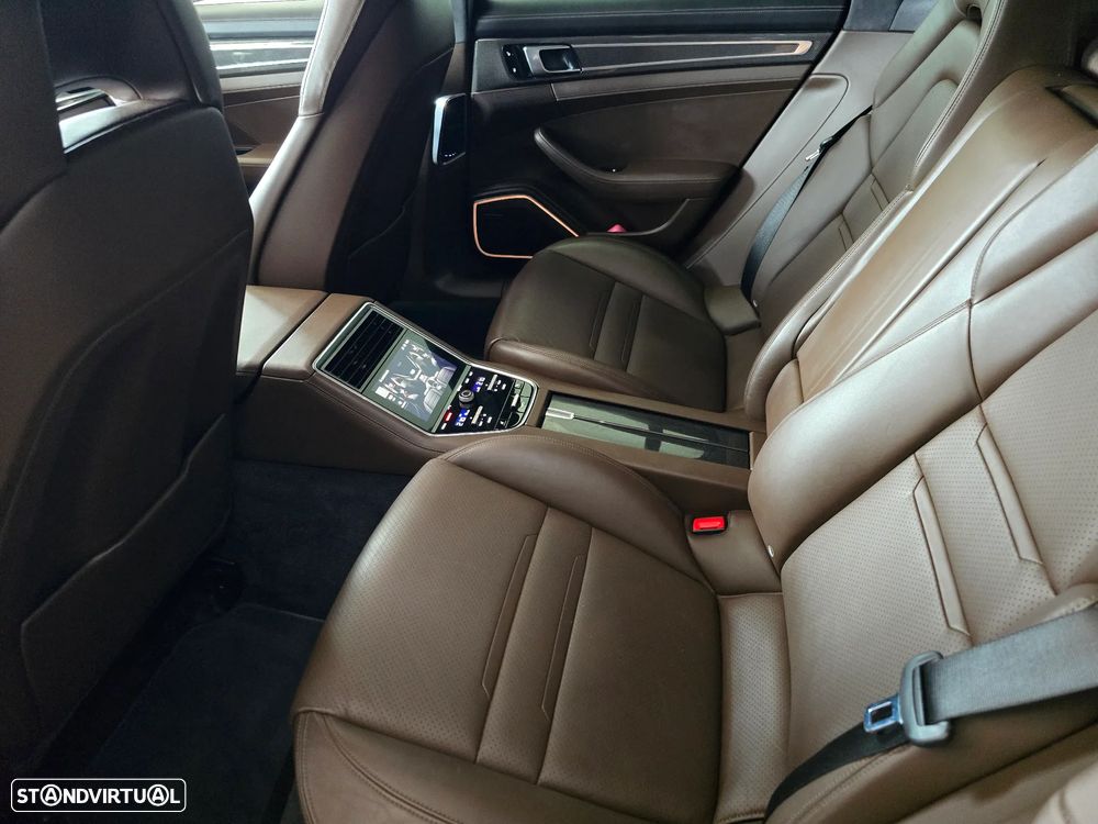 Porsche Panamera 4 E-Hybrid - 31