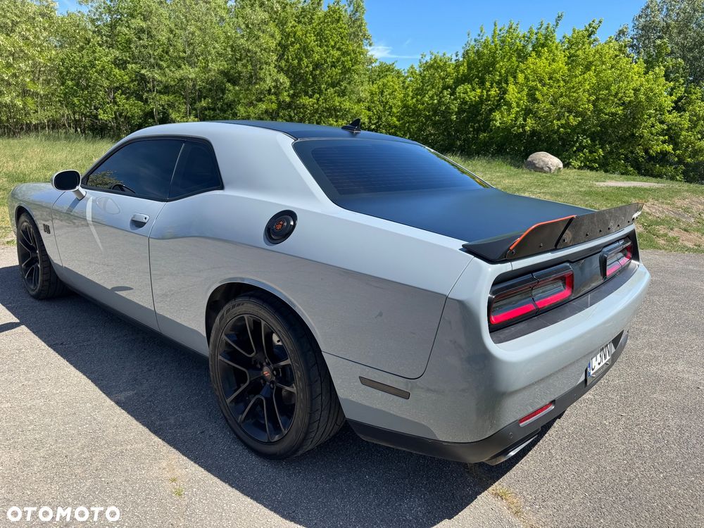 Dodge Challenger 5.7 R/T - 4