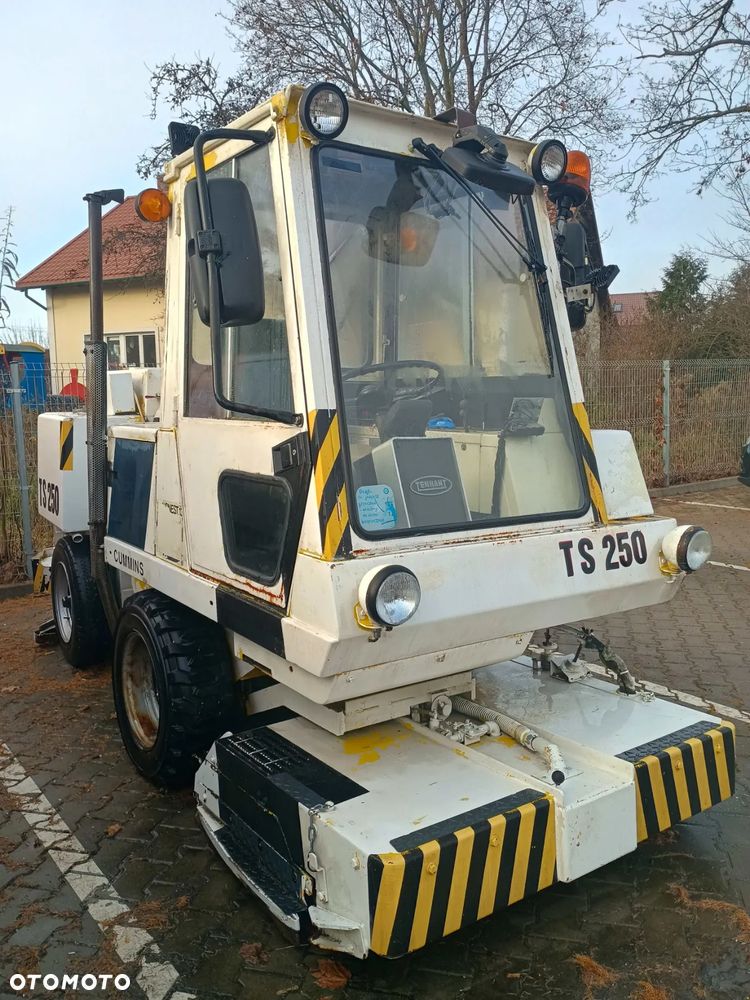 Inny TENNANT TS250 - 1