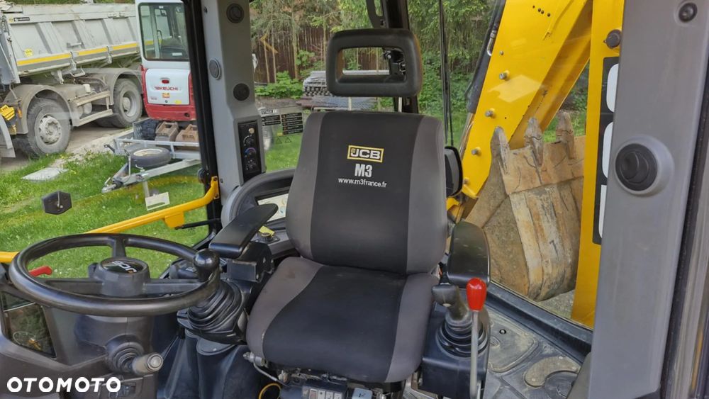 JCB 4CX - 8