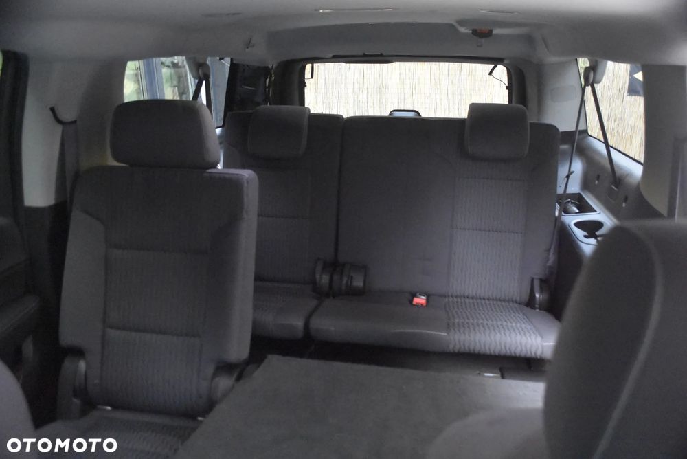 Chevrolet Suburban - 10