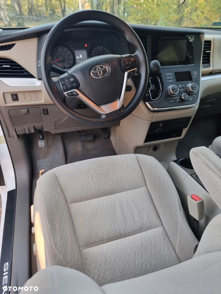 Toyota Sienna 3.5 V6 - 30