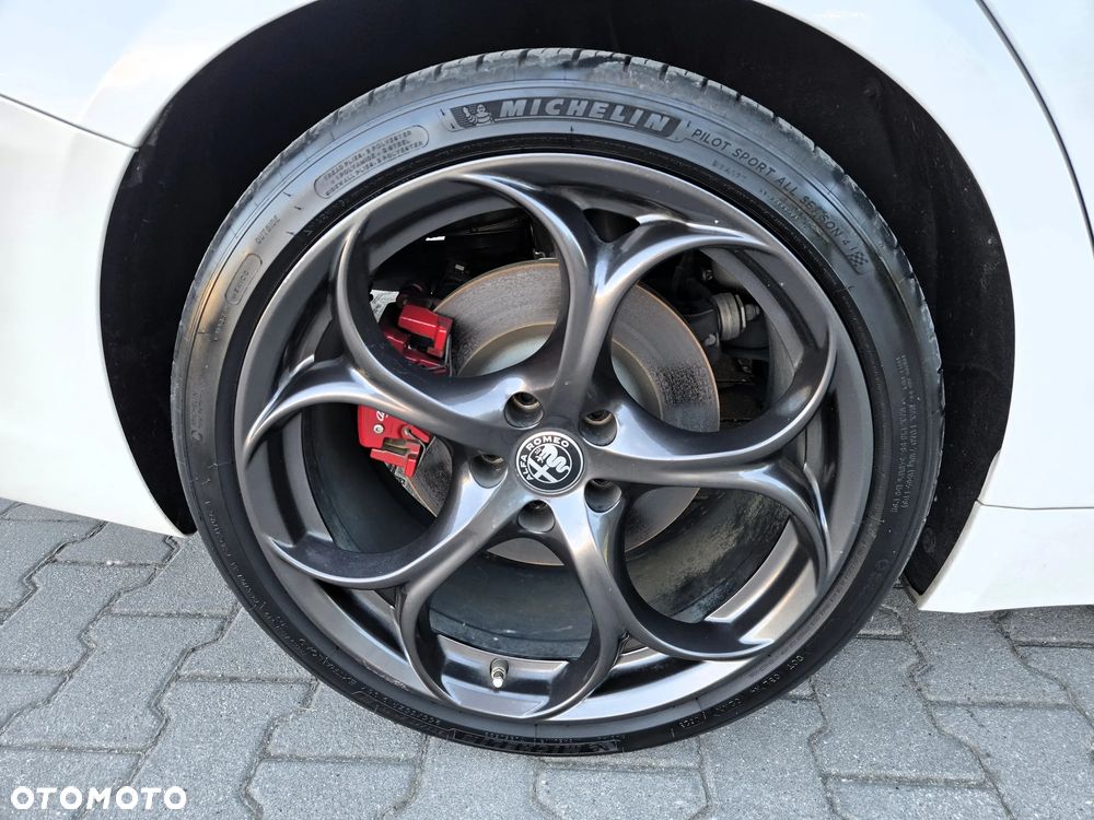 Alfa Romeo Giulia 2.0 Turbo 16V AT8 Veloce Ti - 17