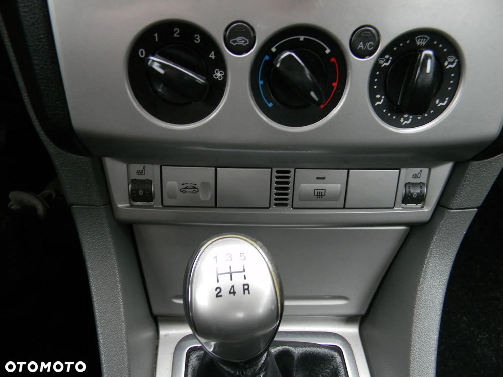 Ford Focus 2.0 16V Titanium - 38