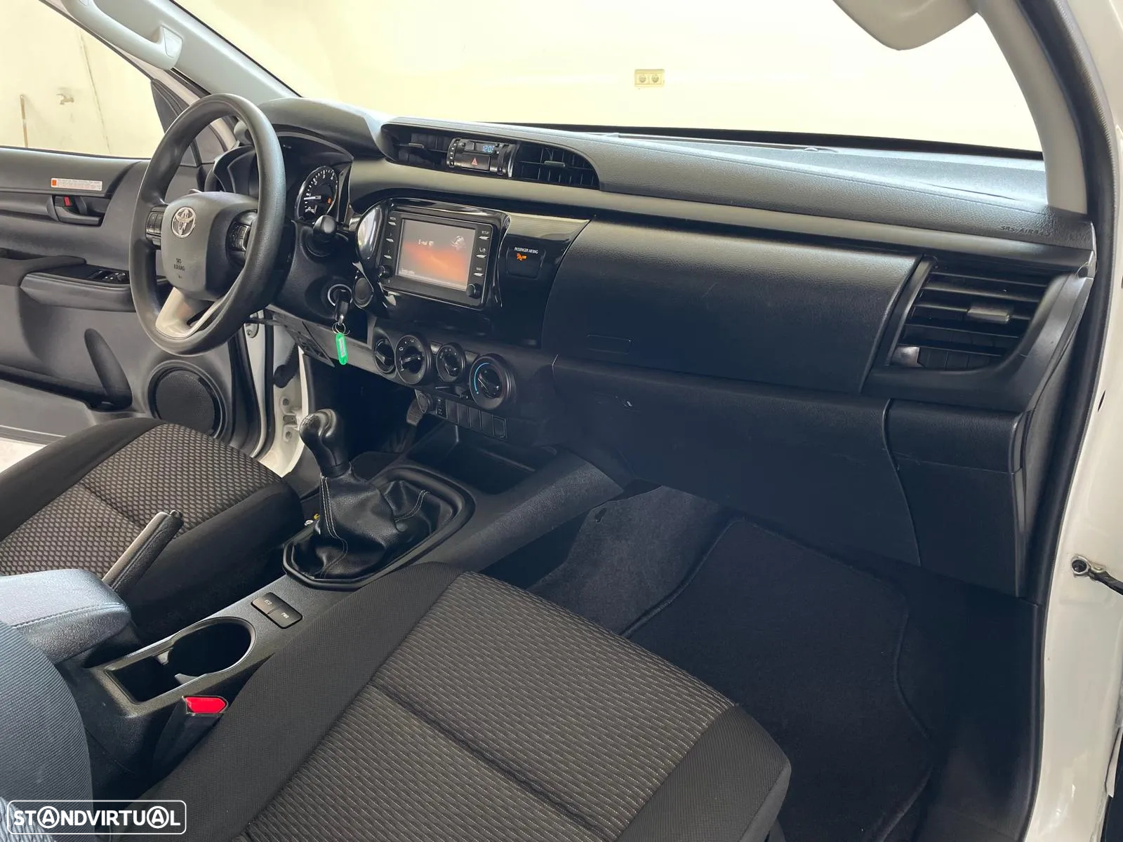 Toyota Hilux 2.4 D-4D 4WD Cab. Simples c/IVA Dedutível - 28