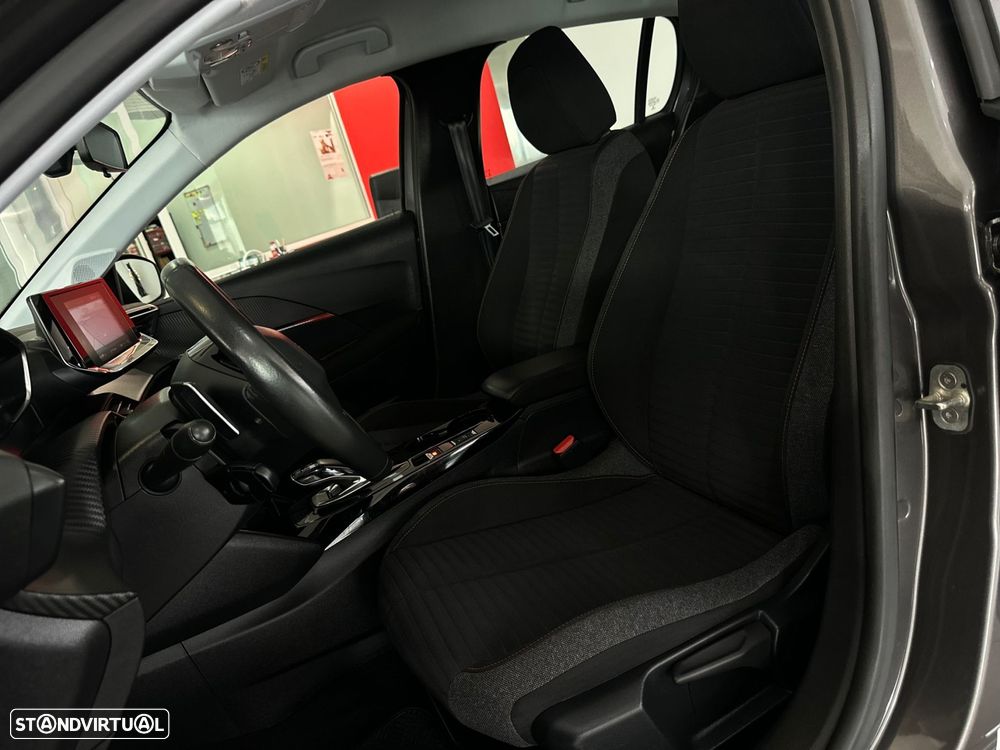 Peugeot 208 - 25
