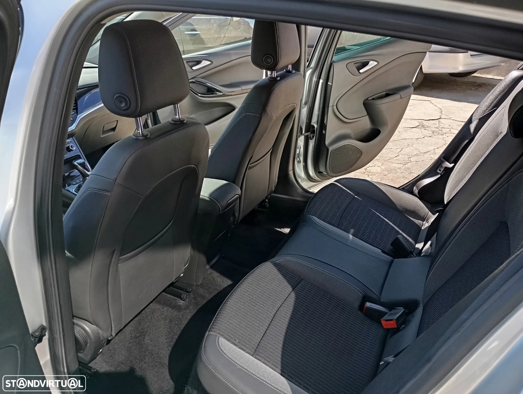 Opel Astra 1.2 T Elegance - 12