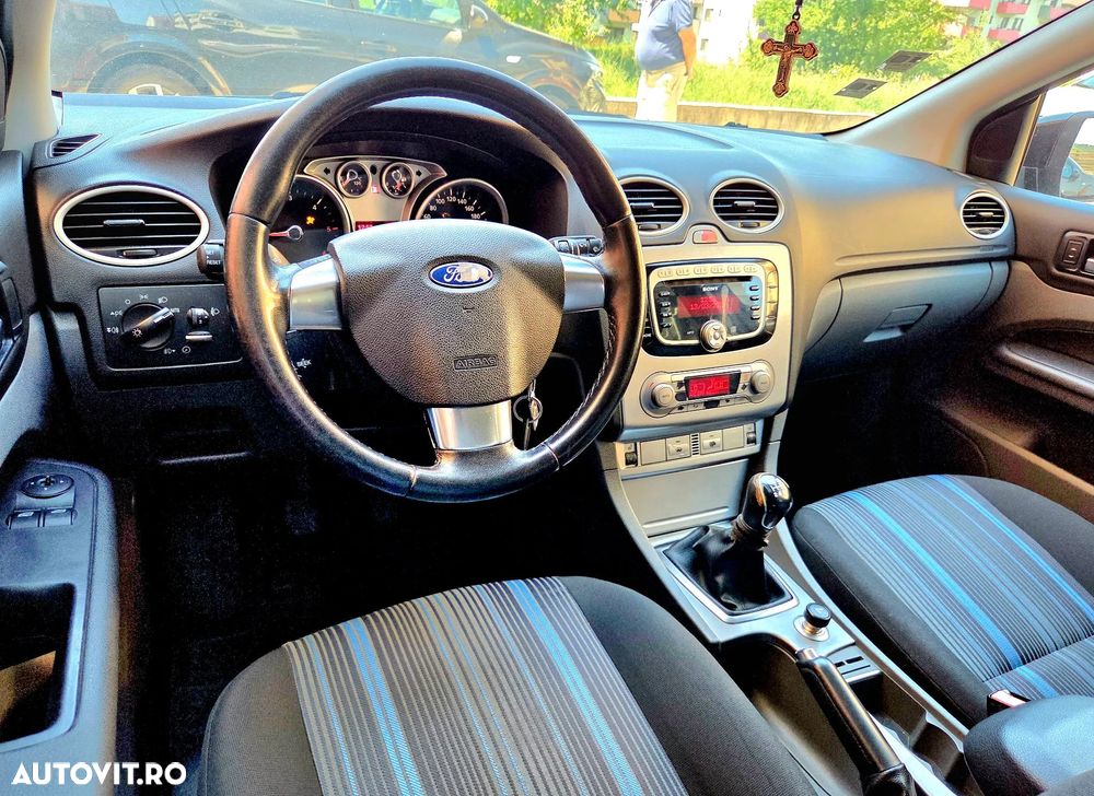 Ford Focus 1.6 TDCI DPF Style+ - 10