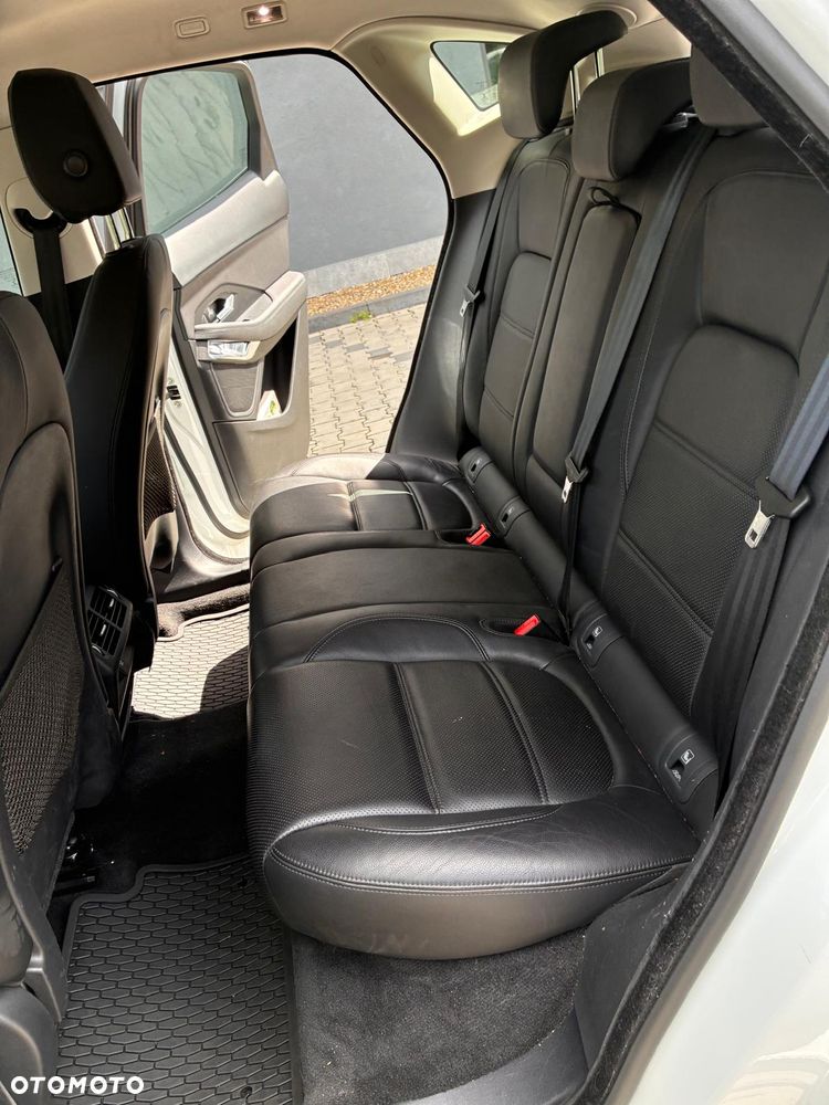 Jaguar E-Pace 2.0 i4D AWD R-Dynamic - 9
