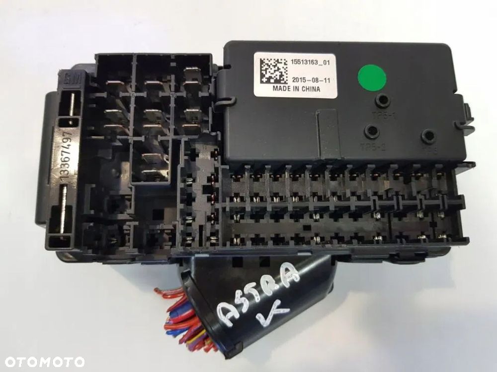 SKRZYNKA BEZPIECZNIKÓW OPEL ASTRA K V 1.6CDTI - 1