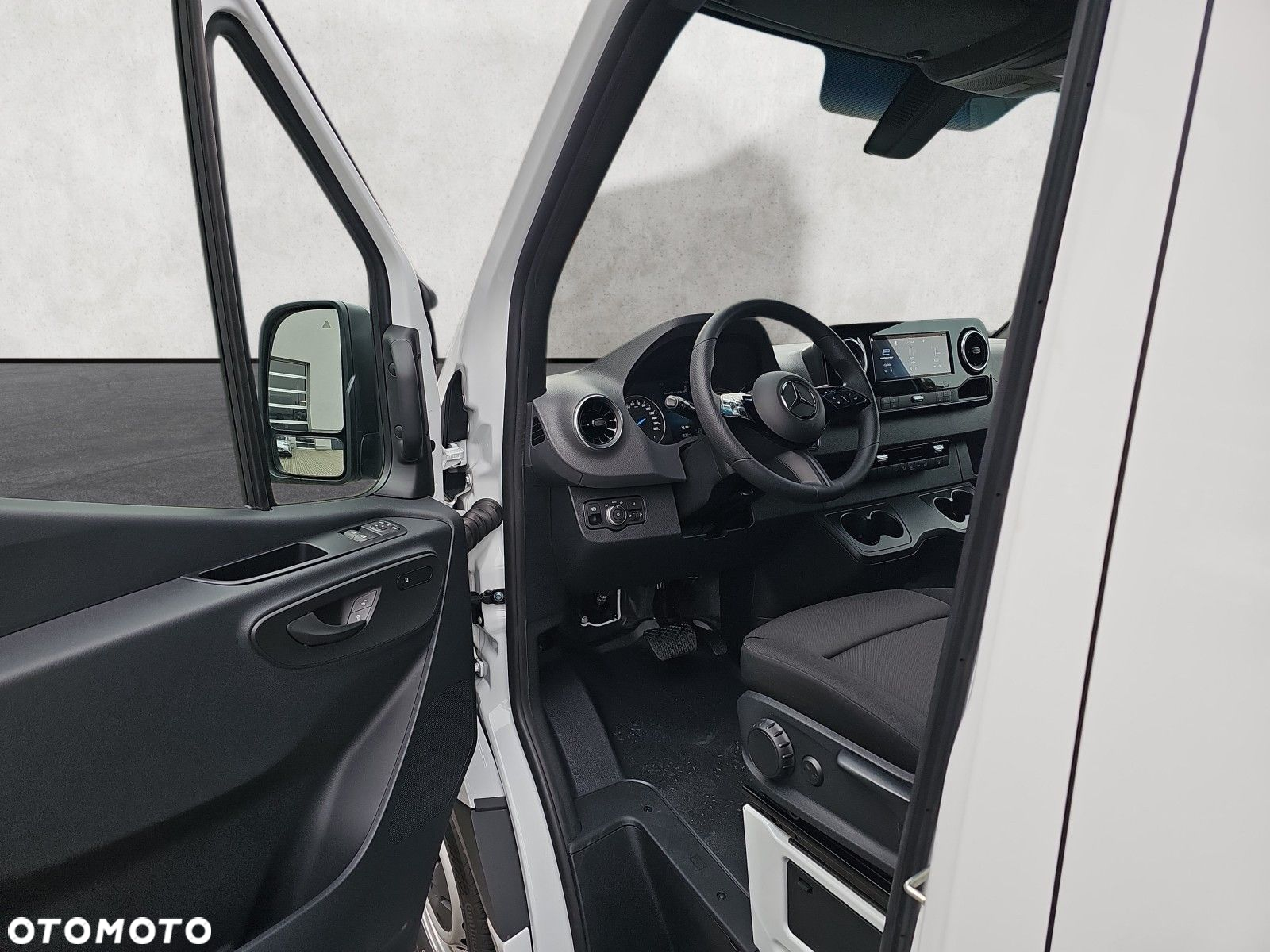 Mercedes-Benz Sprinter 320 e - 10