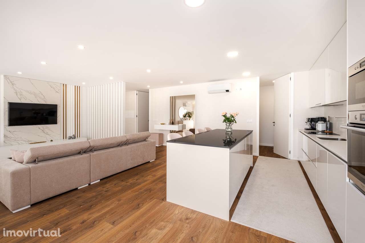 Apartamento T3 com Suite, Closet, Jardim Privado e Garagem Dupla - Grande imagem: 3/24