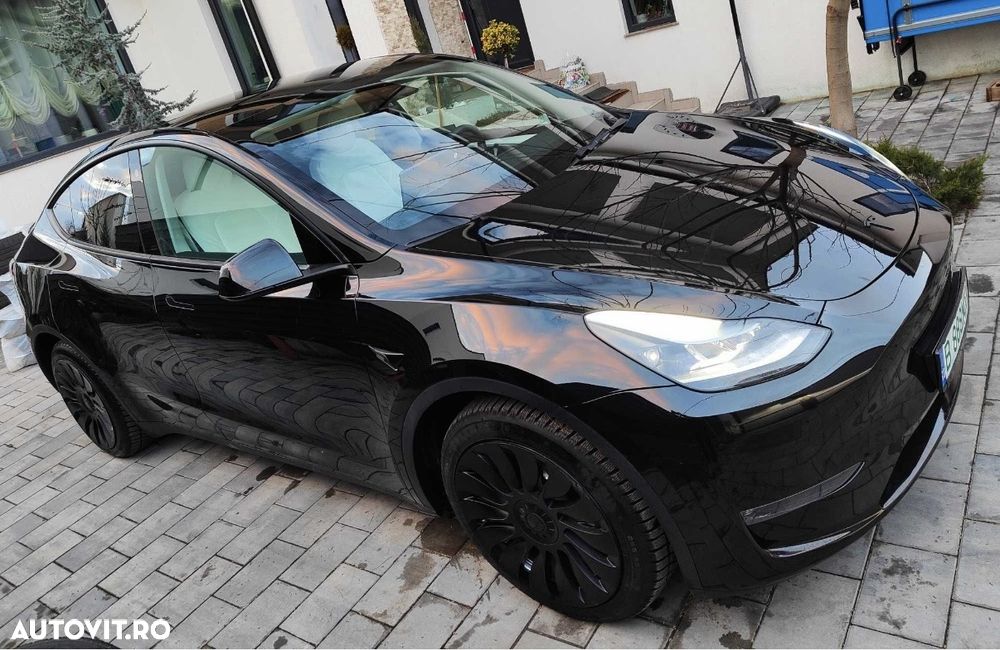 Tesla Model Y - 5