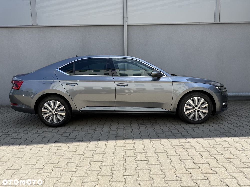 Skoda Superb 2.0 TDI SCR Style DSG - 3