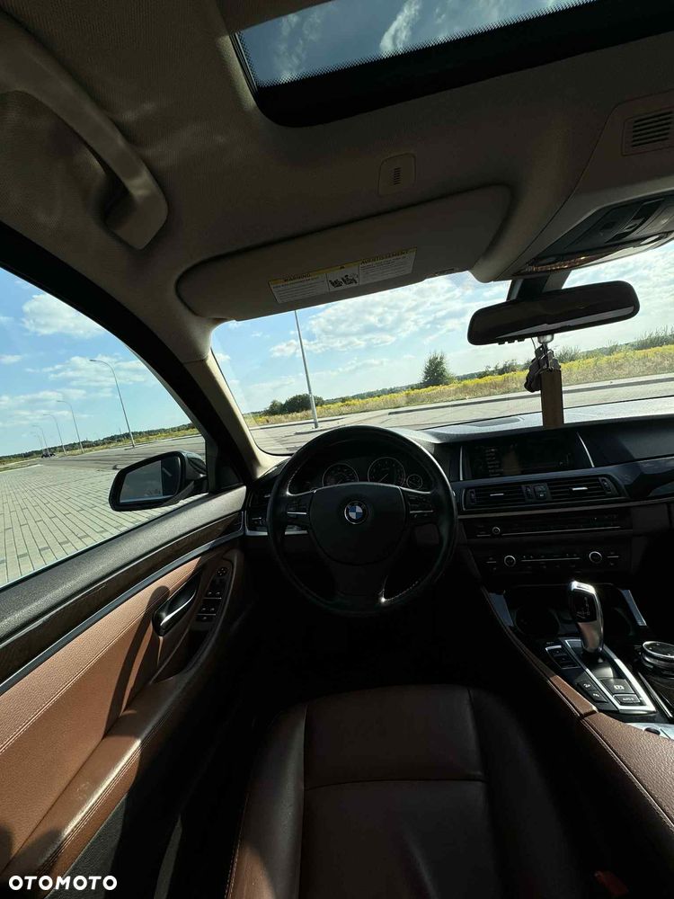 BMW Seria 5 528i xDrive - 22