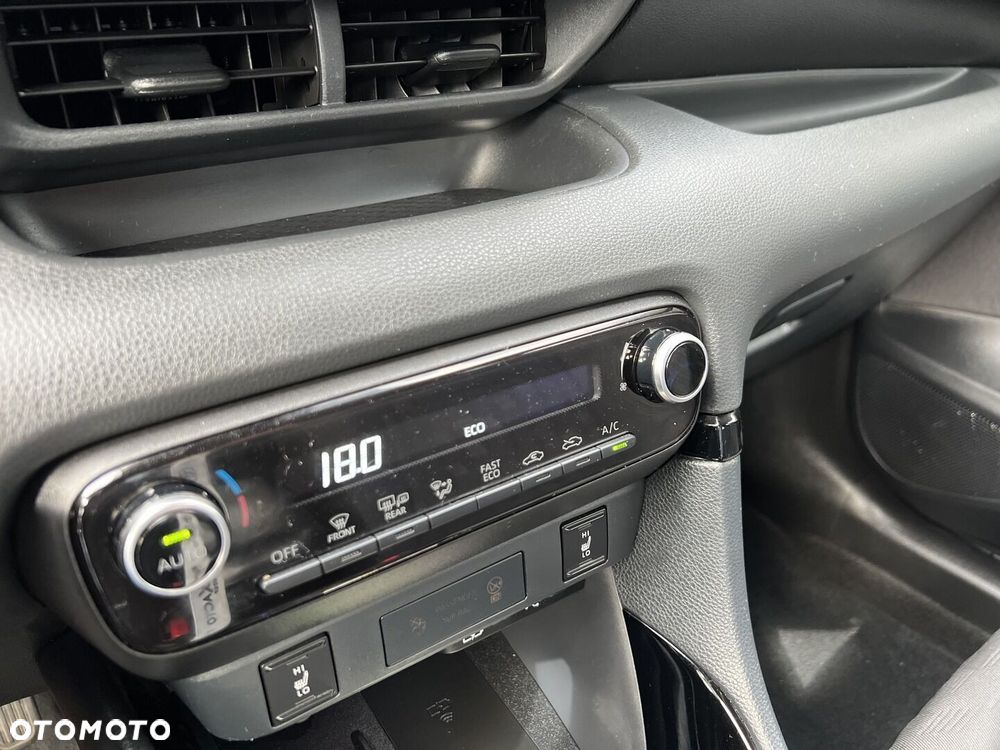 Toyota Yaris Hybrid 1.5 Style - 19