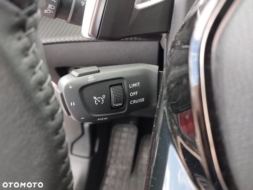 Peugeot 2008 1.2 PureTech Allure S&S EAT8 - 17