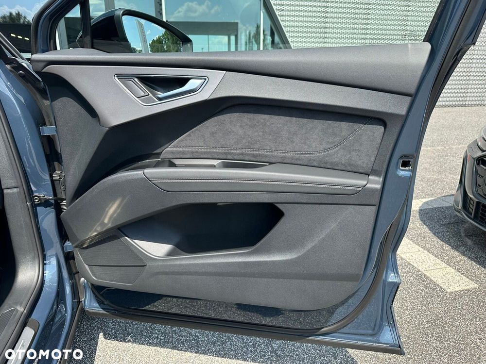 Audi Q4 e-tron - 30