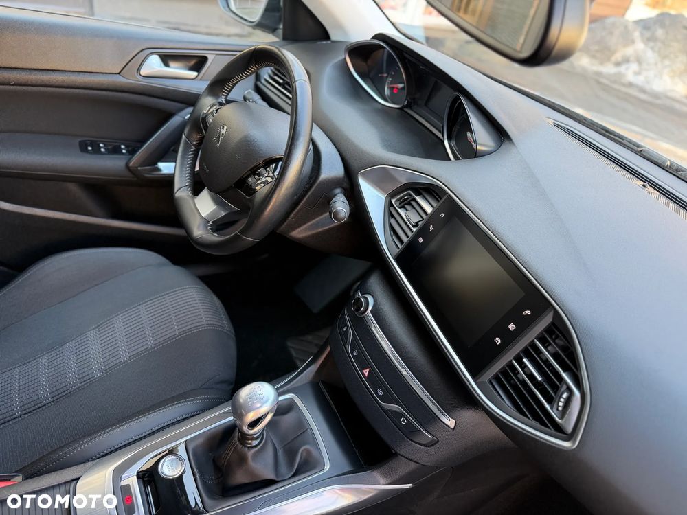 Peugeot 308 1.2 PureTech Allure S&S - 22