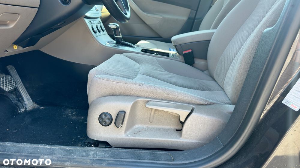 Volkswagen Passat 2.0 TDI DPF DSG Comfortline - 25