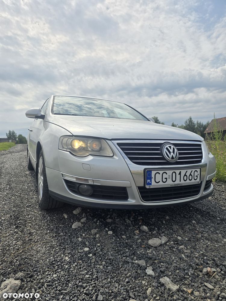 Volkswagen Passat - 1