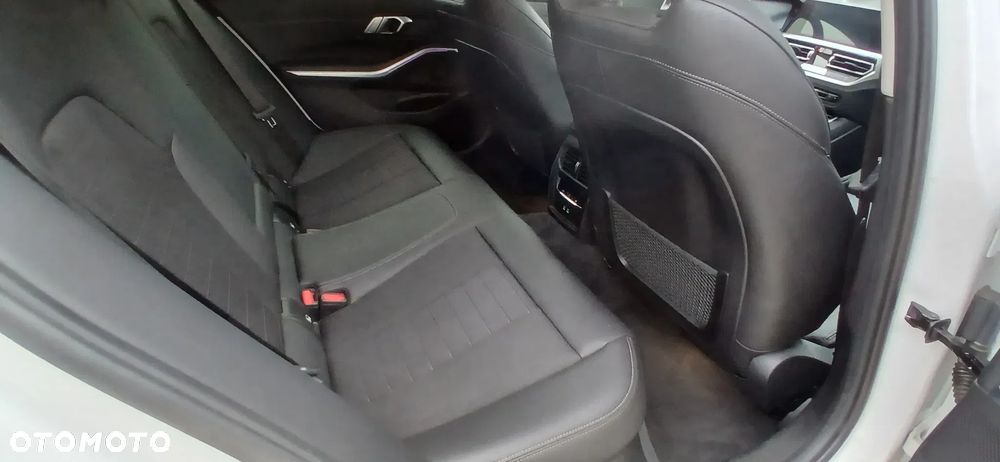 BMW Seria 3 320d Luxury Line - 11