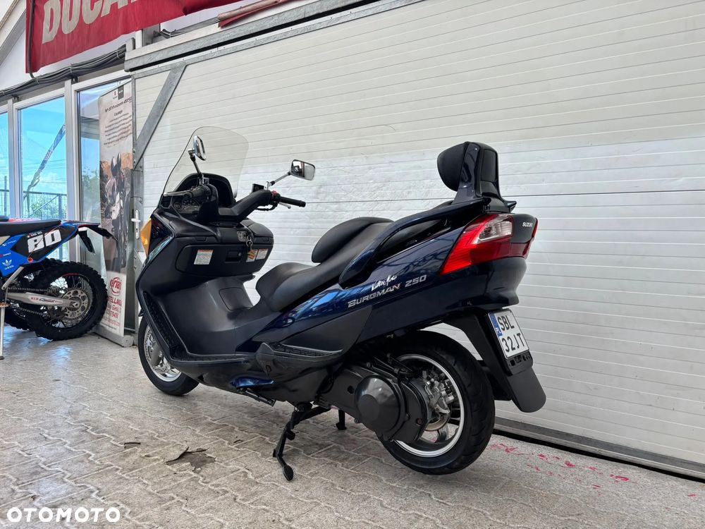 Suzuki Burgman - 10