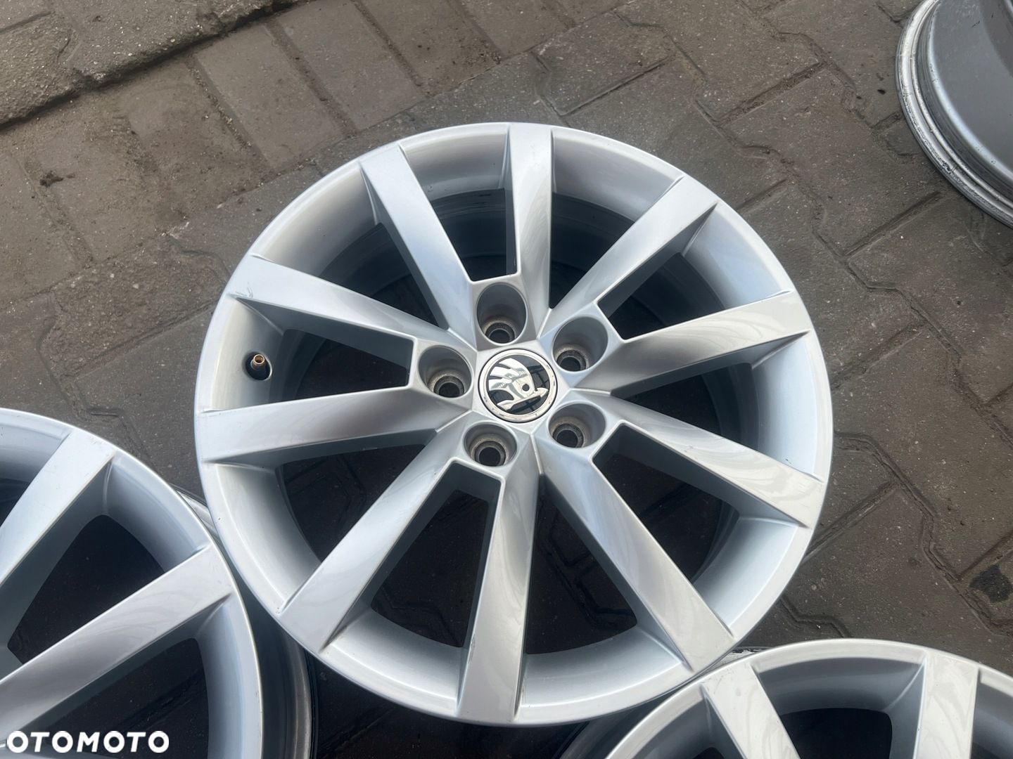 KOMPLET FELG FELGI ALU SKODA 657 SCALA FABIA RAPID 16 5X100 ORYGINALNE - 8