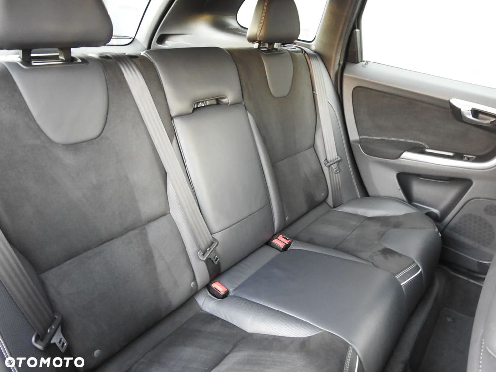 Volvo XC 60 D4 Drive-E R-Design Momentum - 13