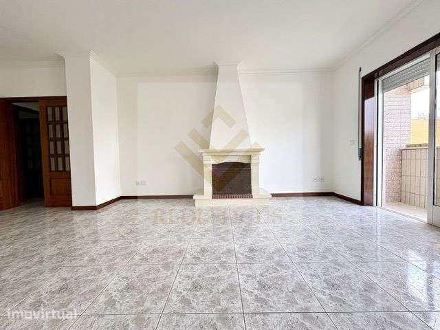 Apartamento T3 com Varanda e Garagem - Grande imagem: 4/23