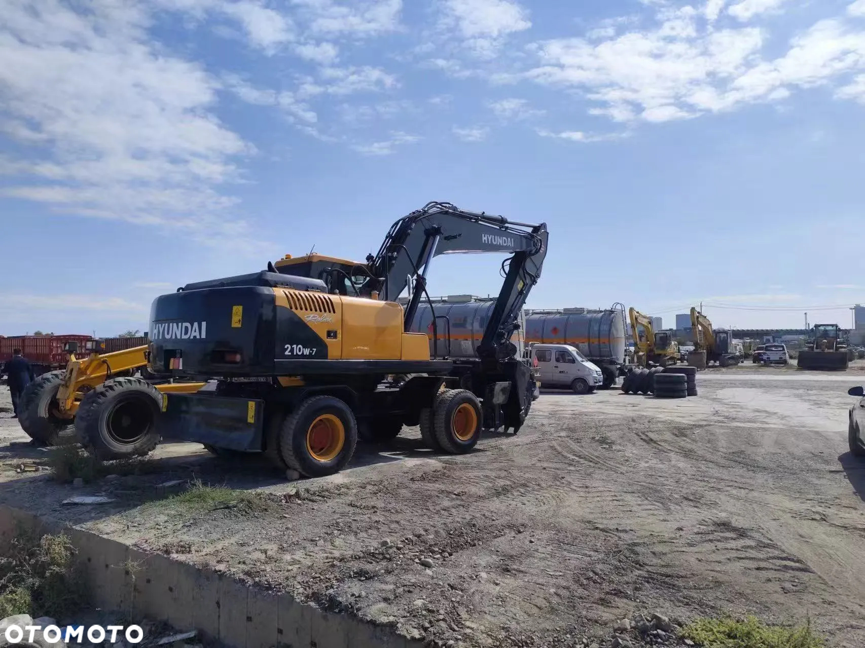 Hyundai R210W‑7 /Jak NOWA! /SUPER STAN / GPS W CENIE /Tylko 1,8T.MH. / DODATKOWE ŁYŻKI / CUMMINS / TRANSPORT W CENIE - 13